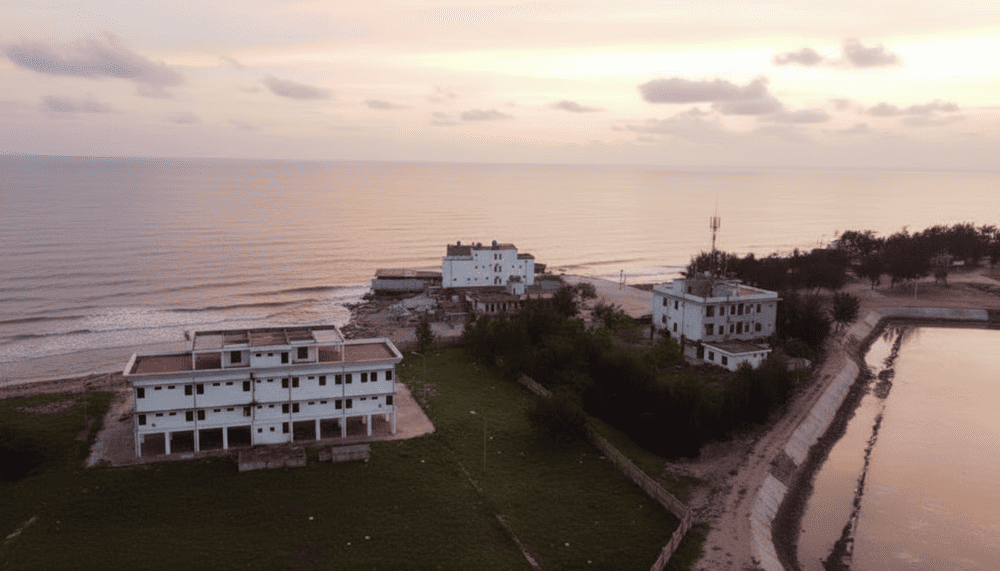 Khu du lịch biển Cồn V&agrave;nh nh&igrave;n từ tr&ecirc;n cao